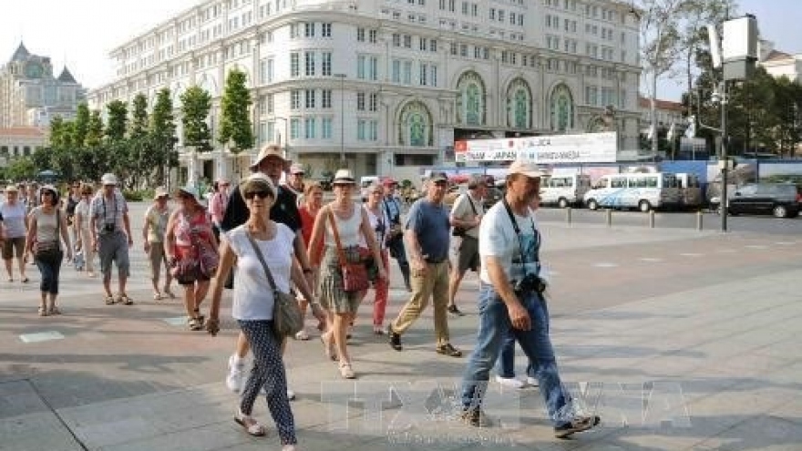 Foreign tourist to get US$1,000 compensation for fall