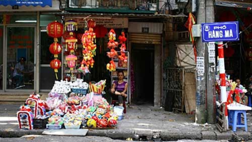 Hang Ma street more colourful before Mid-Autumn Festival 