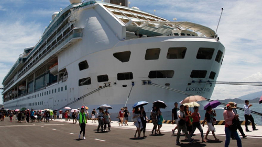 Cam Ranh International Port receives first cruise ship