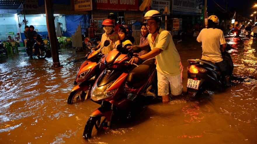 HCM City wrestles with high tide 