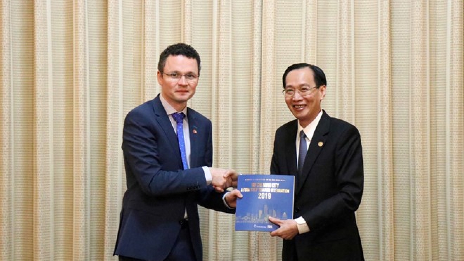 HCM City, Ireland to boost cooperation in education, health