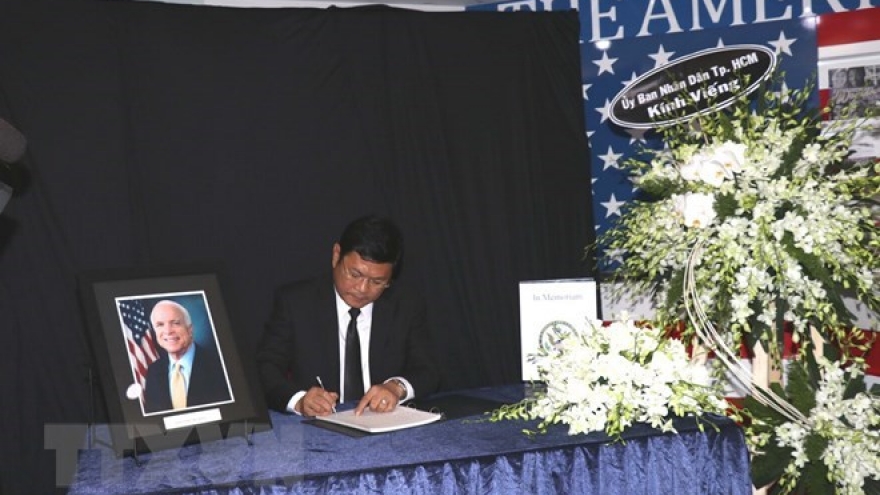 Bui Xuan Phai awards honour lovers of capital city