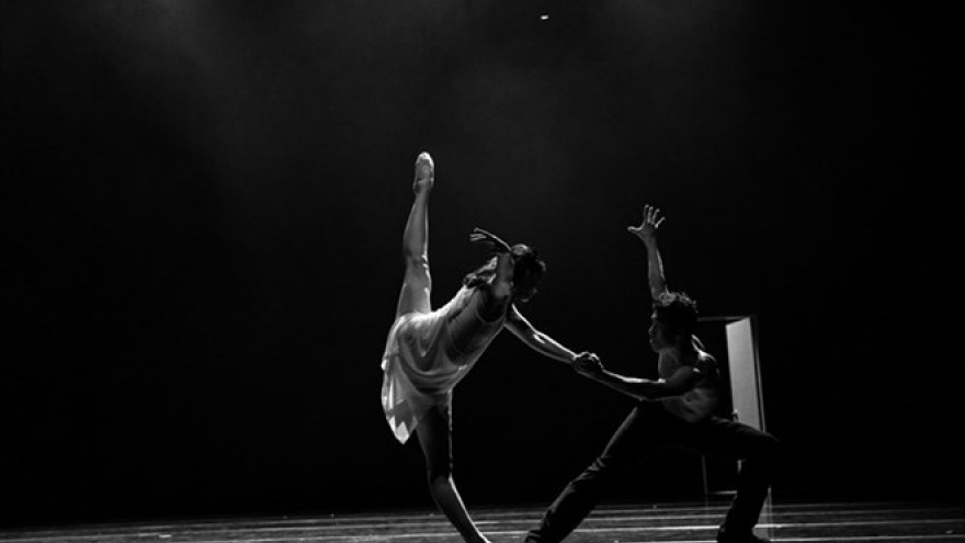 HCM City show features classic and contemporary dance
