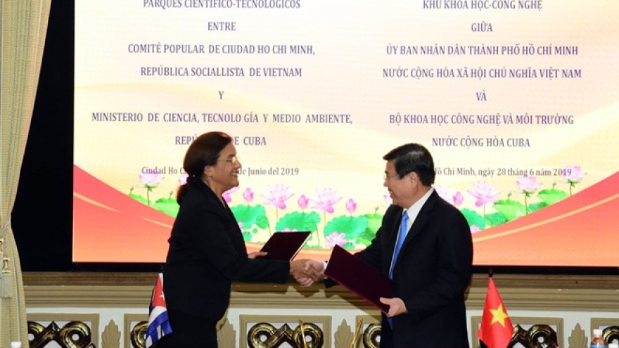 HCM City signs deal with Cuba on science-technology cooperation