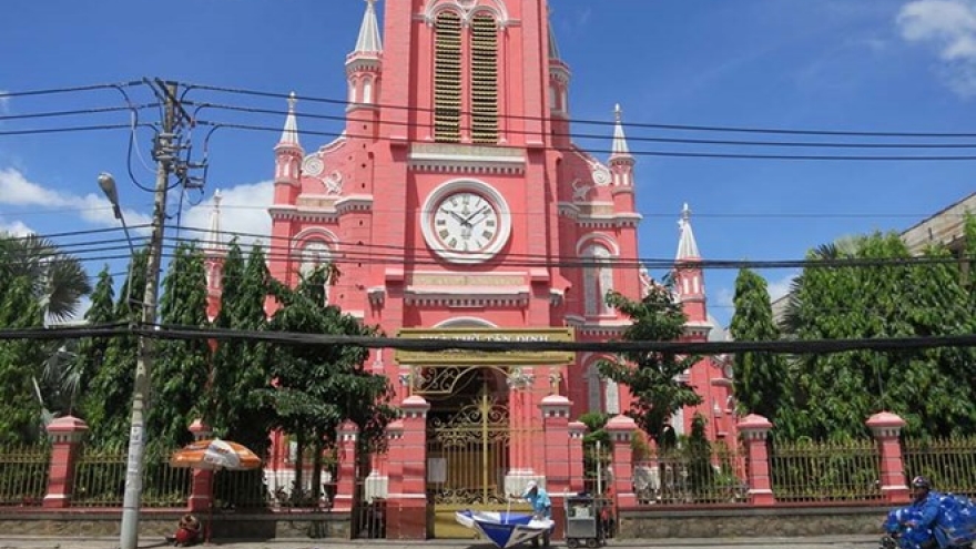 HCM City-based Tan Dinh Church becomes tourist destination