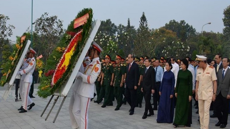 HCM City officials commemorate war martyrs