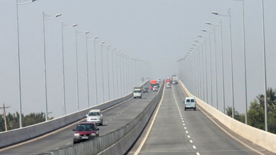 Investors bid for concessions to exploit highways