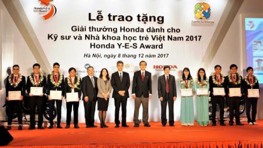 Honda awards for young Vietnamese scientists, engineers