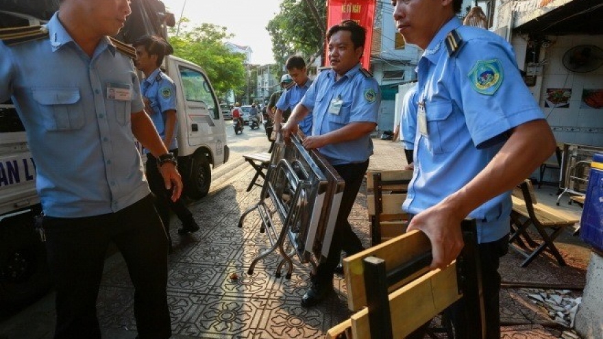 HCM City districts to submit plans to clear pavement by year-end