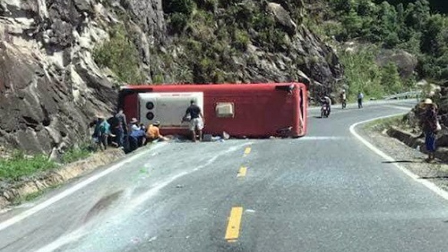 Two civil servants on retirement outing killed in Khanh Hoa accident