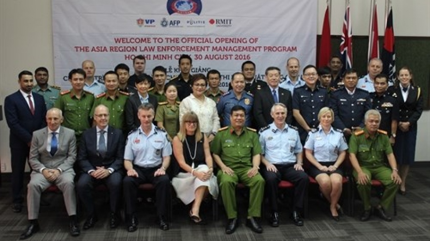 Foreign police officers attend training in HCM City