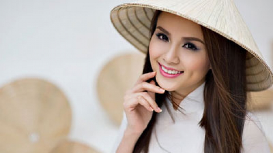 Diem Huong in Ao Dai on Miss Universe stage