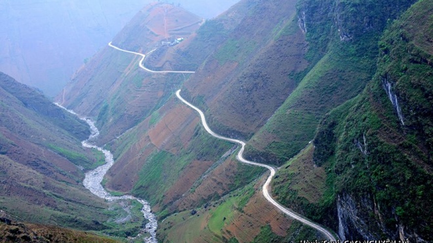  Journey to Dong Van Karst Plateau Geopark 