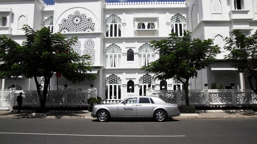 
        Taj Mahal-style castle in HCM City
                          
                      