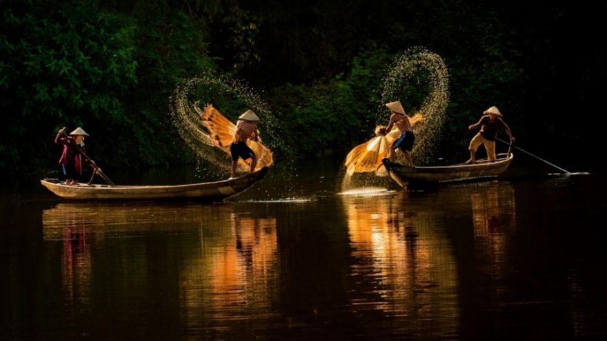 Photographers capture central region’s beauty