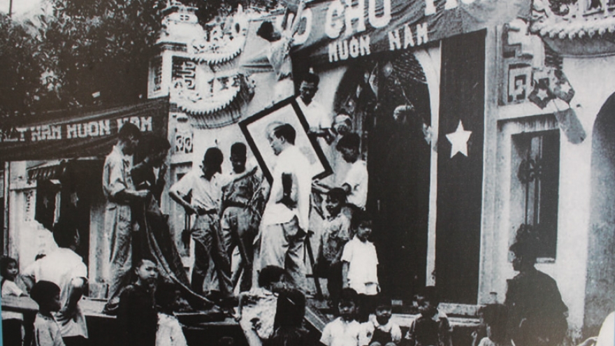 Photos of Hanoi's Liberation Day in 1954