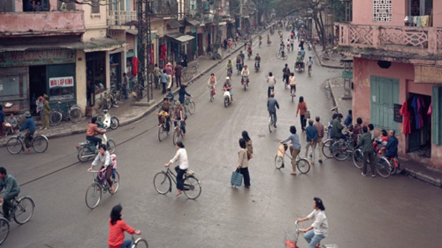 US photographer documents Hanoi through the years