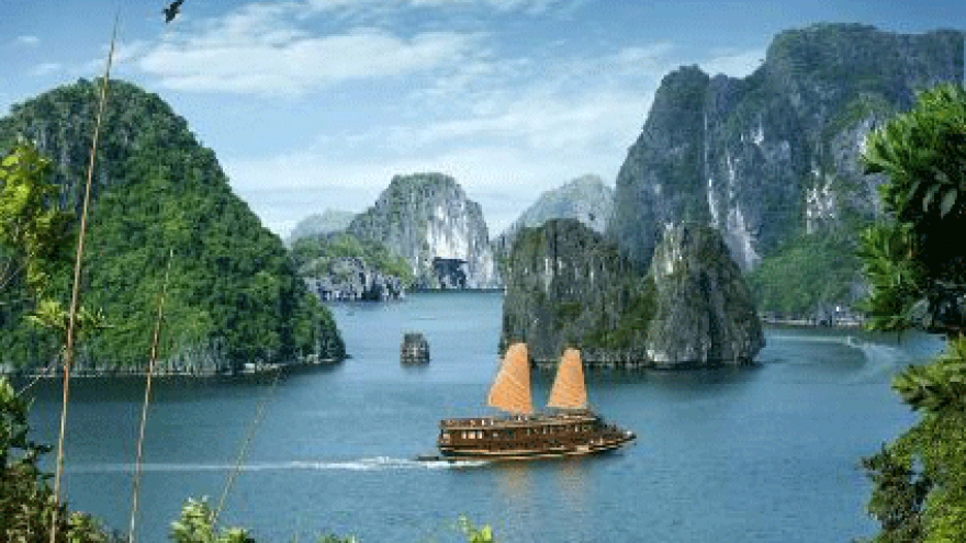 Ha Long Bay, a draw to more Japanese tourists 