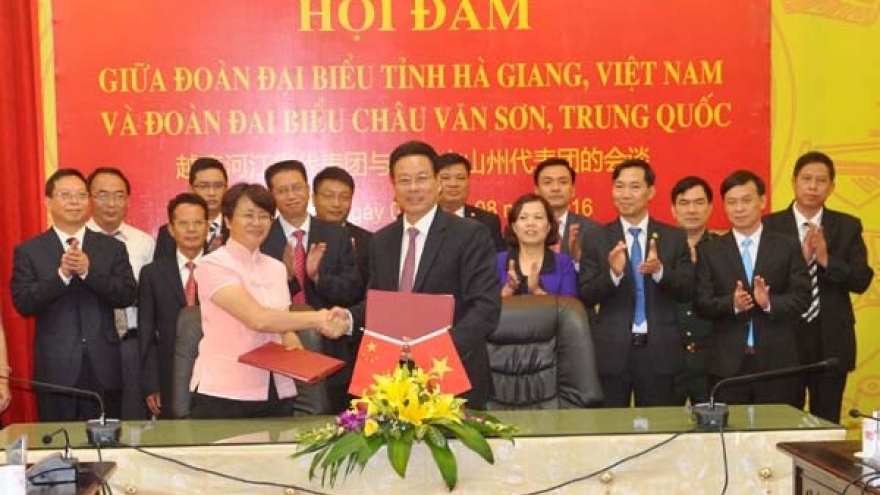 
        Ha Giang, Chinese locality look to boost ties
                              