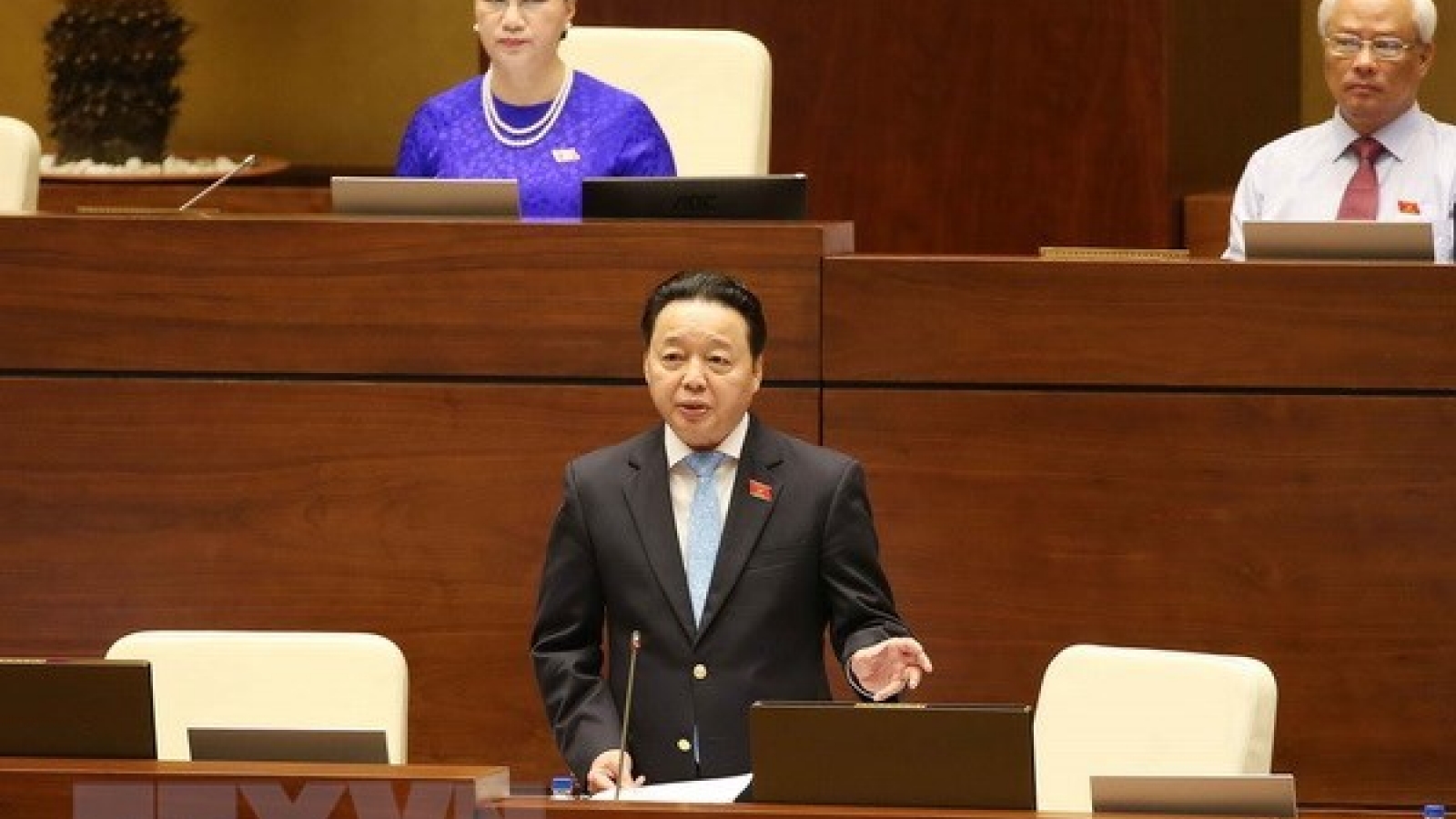 Minister admits problems in waste treatment, delayed projects