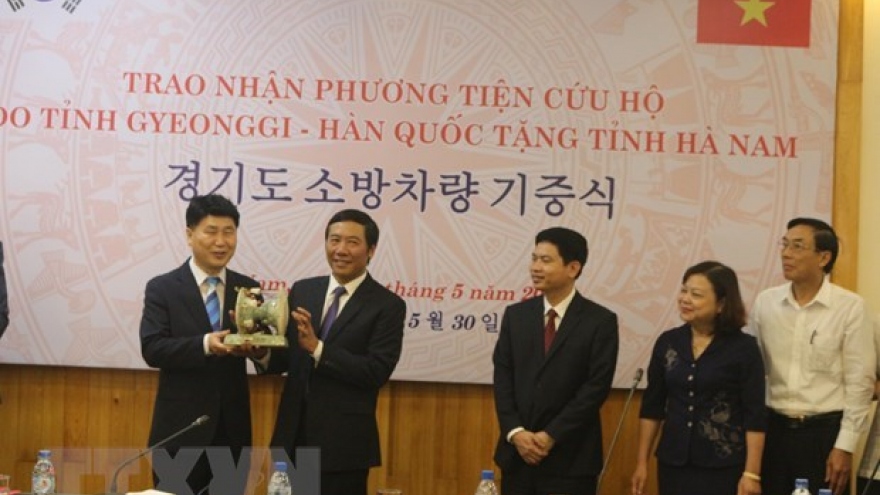 Ha Nam, Gyeonggi provinces discuss ways to boost ties
