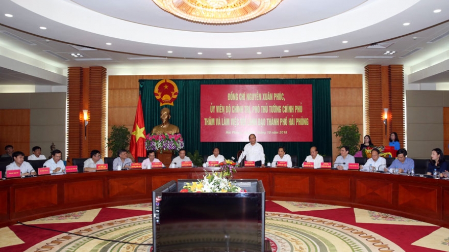 Deputy PM works with Hai Phong leaders