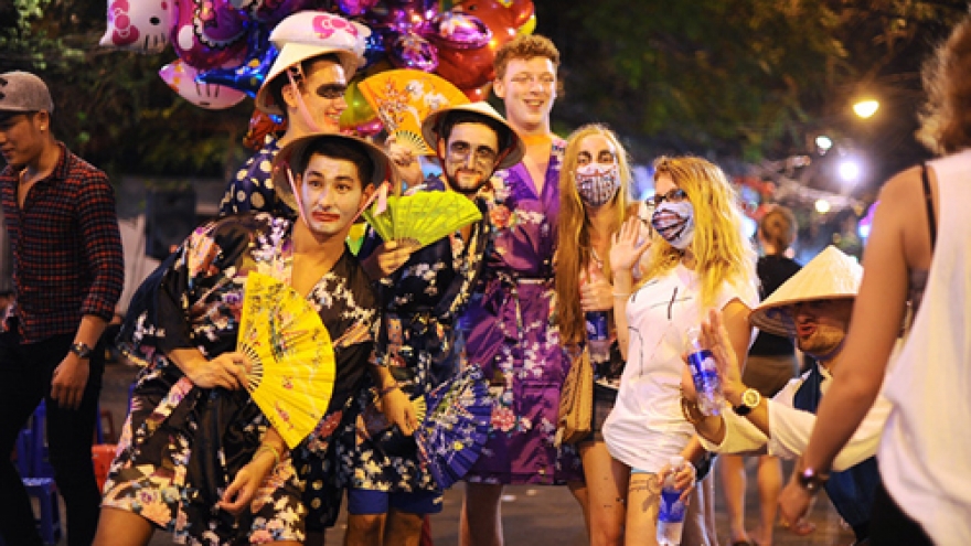 Halloween fest scares, entertains Hanoians