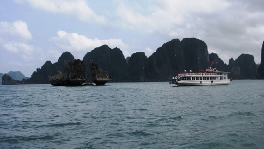 Tourists to Ha Long Bay will have to pay double for cruise terminal