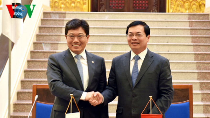 RoK, Vietnam sign Free Trade Agreement