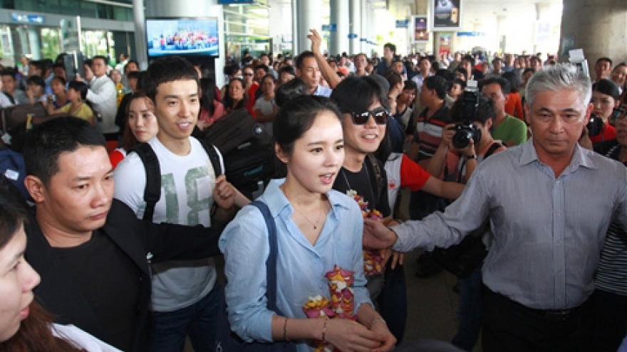 Korean cinema star warmly welcomed in Vietnam