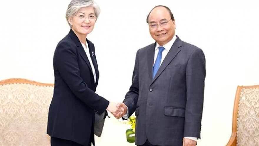 RoK, Japanese FMs hosted by PM Phuc
