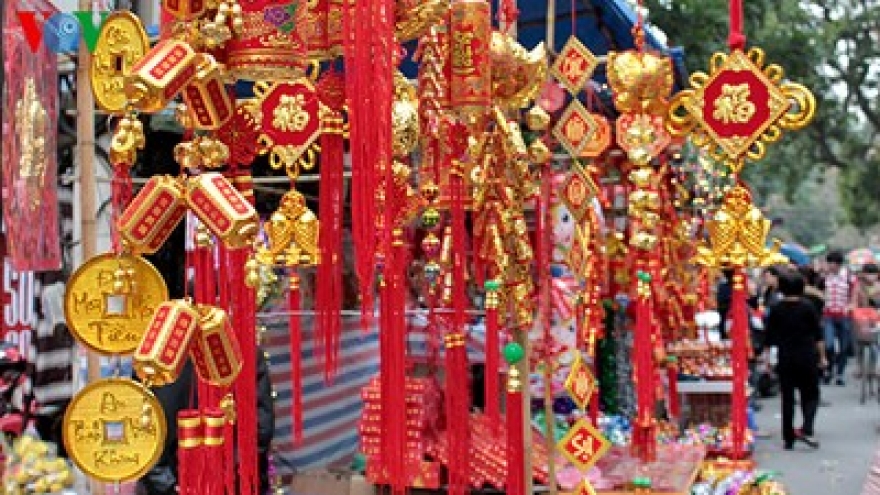 A Hanoi market for Kitchen Gods festival