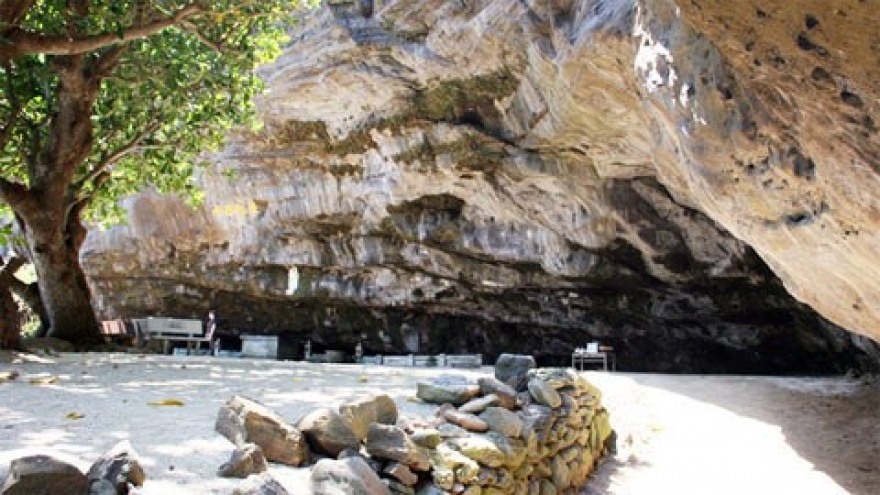 Hang Pagoda attracts visitors to Ly Son Island