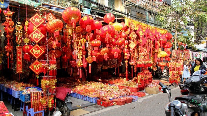 Pre-Tet hustle and bustle of Hang Ma Street