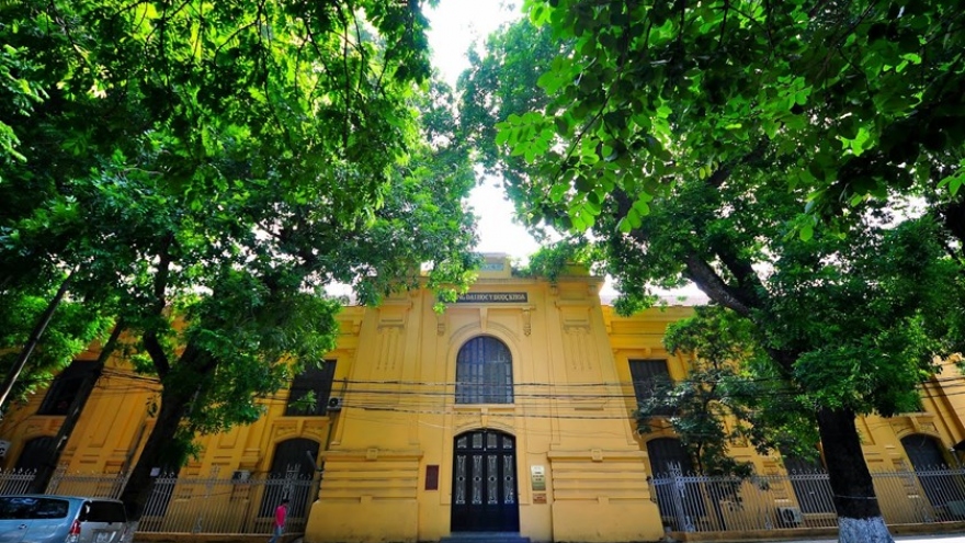  French architectural influences linger in Hanoi