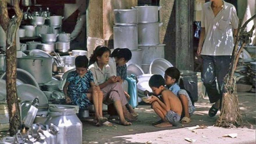A look back at 90s Hanoi through German tourist’s photos