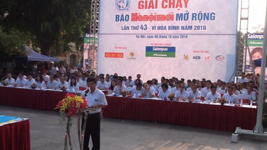 Hanoi Moi Newspaper Run for Peace