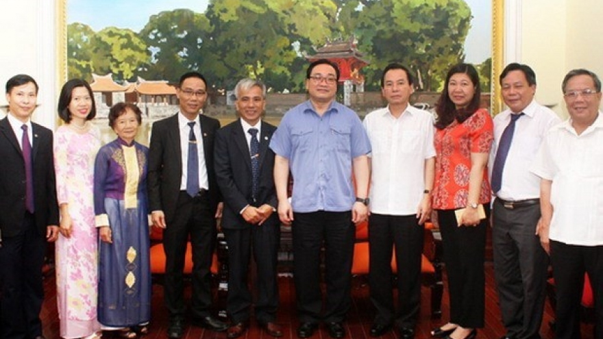 Hanoi Party official receives Baha’i community