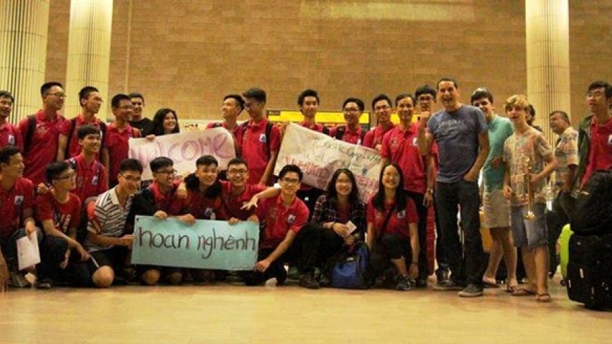 
        Hanoi-Amsterdam high school join robotics, startup programme in Israel
                              