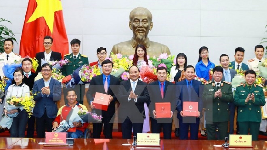 Hanoi honours 10 outstanding young people