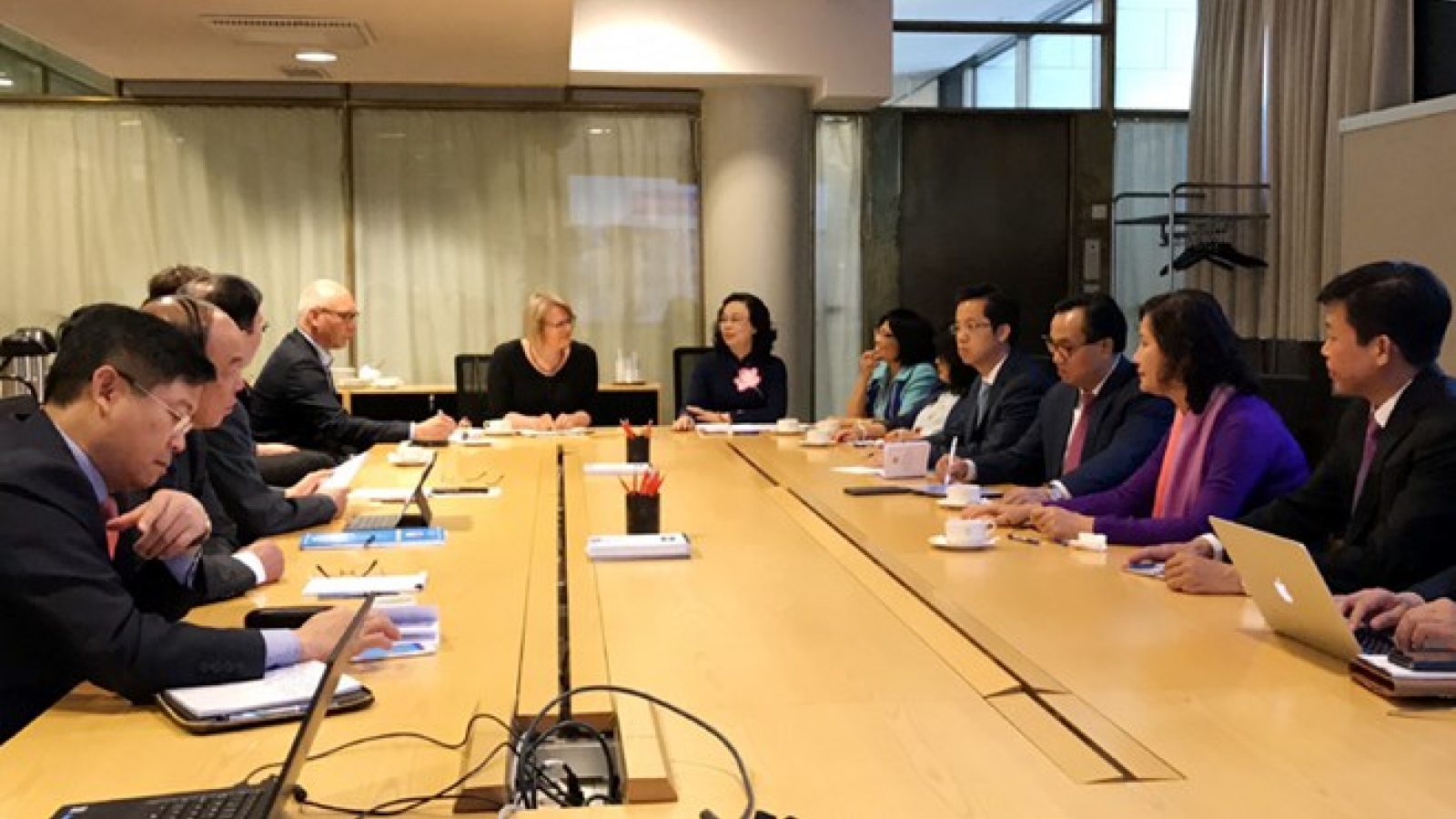 Hanoi boosts cooperation with Finland, Sweden and Austria