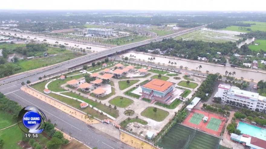 
        Hau Giang People’s Committee hosts trade investment forum
                              
