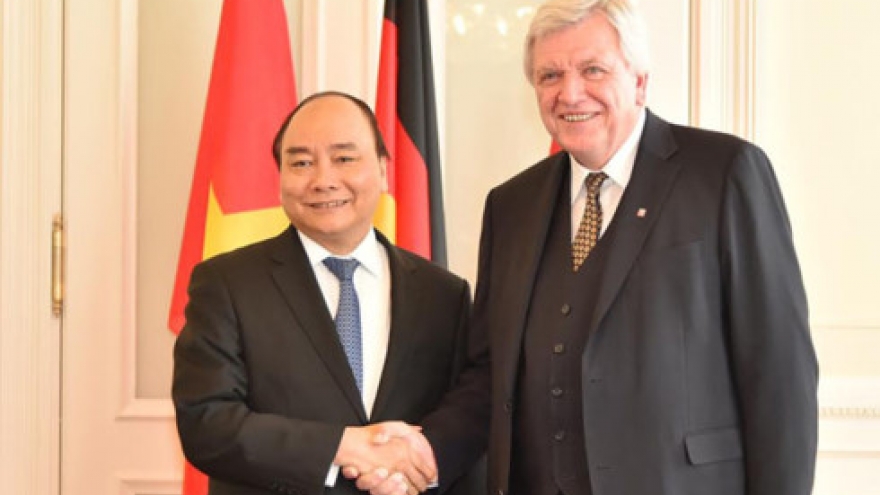 PM Phuc meets with leaders of Hessen state