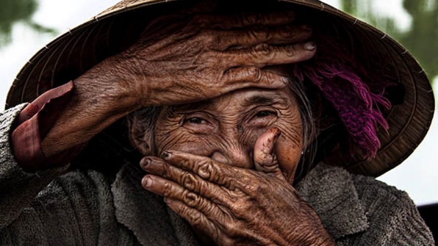 Photo of Vietnamese old woman sold for US$10,000