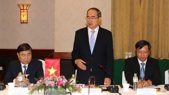 Ho Chi Minh City, Vientiane leaders hold talks
