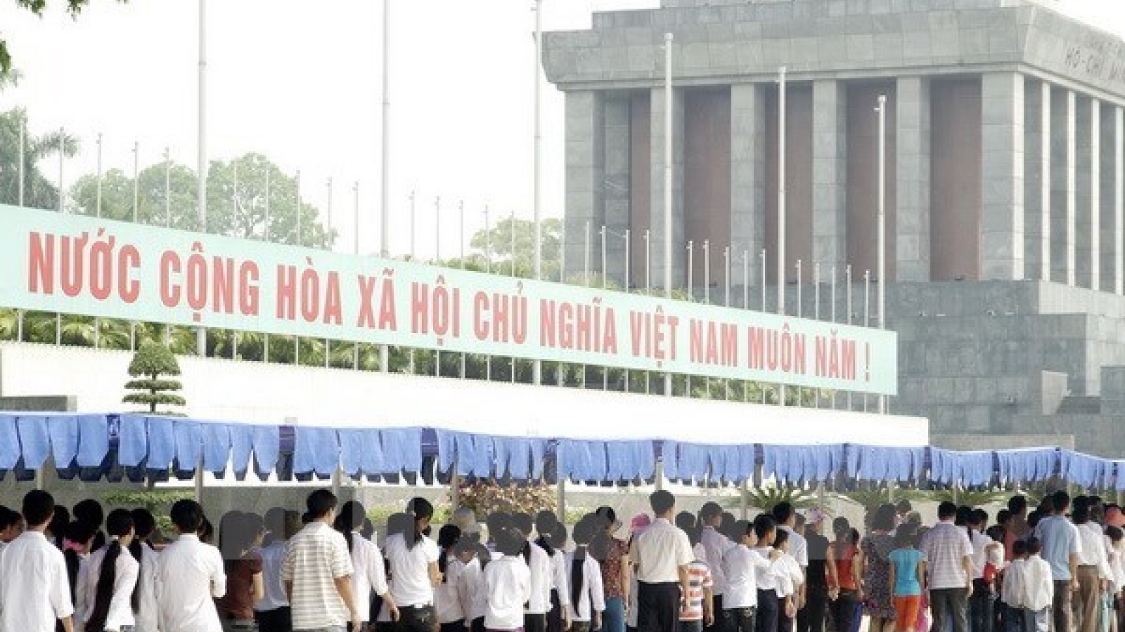 Ho Chi Minh Mausoleum records over 63,000 visitors during Tet