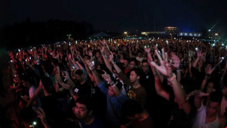 Armin van Buuren live in Hanoi