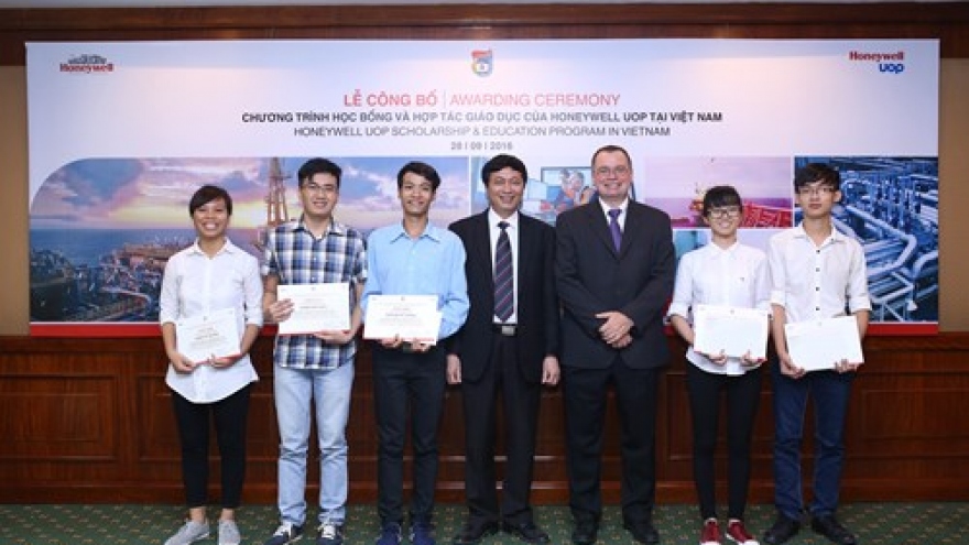 Honeywell scholarships reinvigorate engineering careers