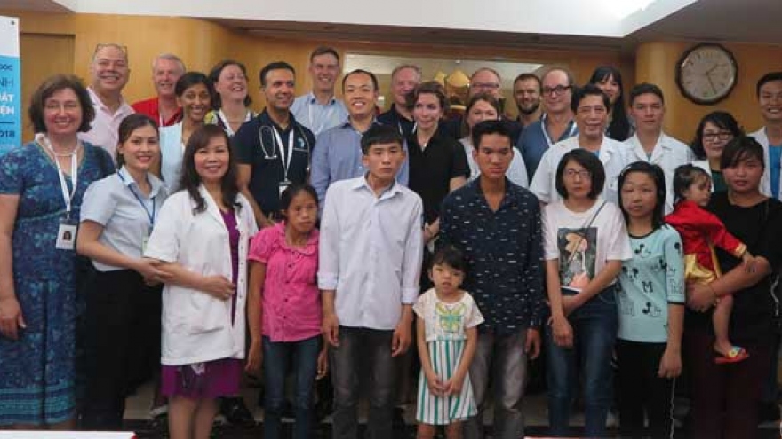 Hong Ngoc Hospital, Facing the World offer free surgeries for disfigured children