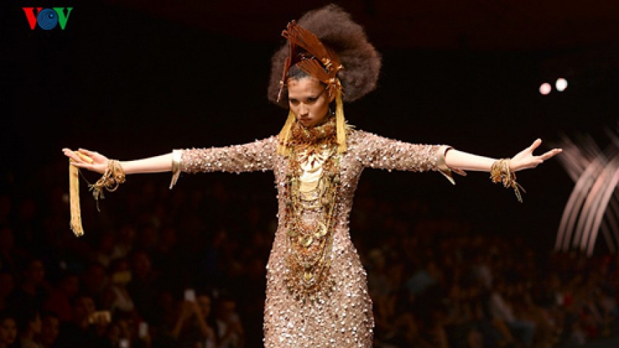 Hong Xuan changing the face of fashion